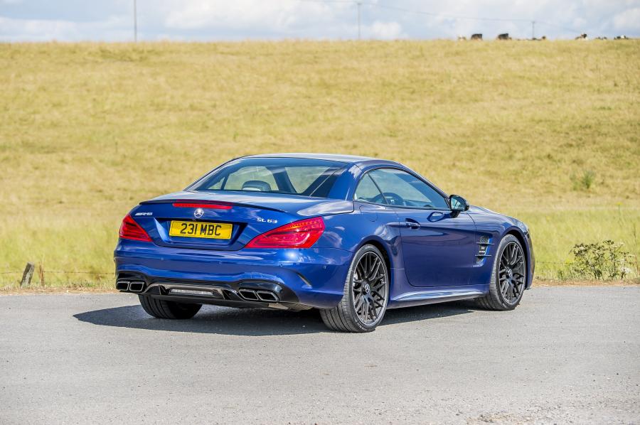  Mercedes-AMG SL63 2016 года  (UK) (фото 7 из 30)
